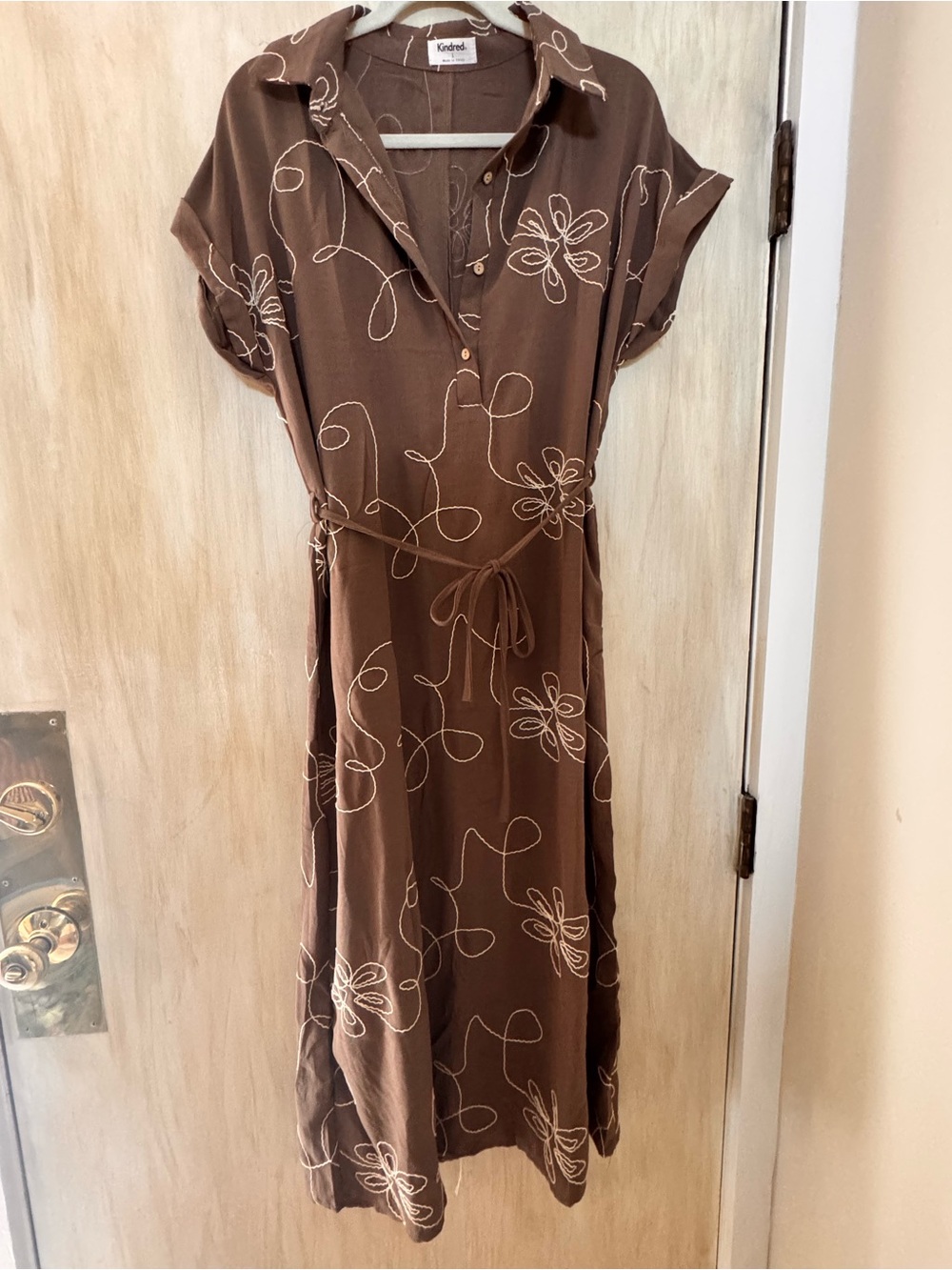Kindred Brown Floral-Outline Midi Shirt Dress